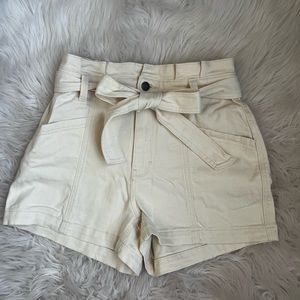 universal threads shorts, cream, size 4